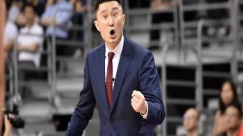 范德法特亚马尔反击：晒照曝光裤子下滑看电视瞬间